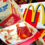 Engleska: McDonalds zajedno sa vlastima štampa brojeve reg. tablica na PAKOVANJIMA HRANE zbog "Ekološke borbe"