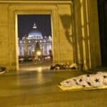 Hrišćanski je pomoći?! U sred Vatikana preminuo beskućnik dok crkvenjaci sede u toplim prostorijama