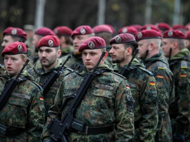  Namera ili? Nemačka vojska dobila uniforme uniformu koja ima oznaku veličine “SS”