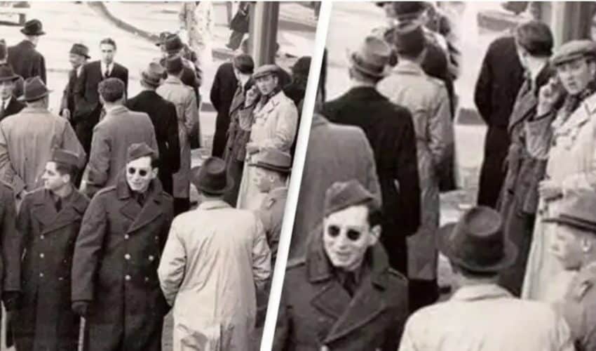  Putovanje kroz vreme?! Fotografija iz Drugog svetskog rata sa čovekom koji drži “pametni telefon”