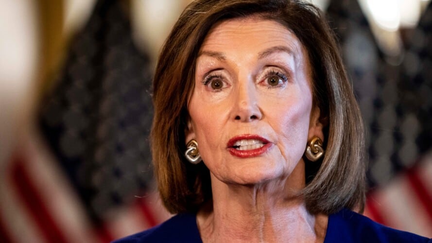 PELOSI se povlači sa mesta funkcije lidera demokrata u PREDSTAVNIČKOM DOMU