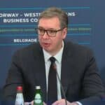 VUČIČ: Uspeli smo da imamo struje i gasa- da ljudi U GAĆAMA šetaju po kući