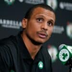 Trener Boston Seltiksa na pitanje novinara da li je upoznao Englesku kraljevsku porodicu odgovorio KAKO ZAISTA TREBA (VIDEO)