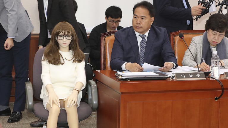  Južna Koreja ukida zabranu silikonskih seks lutki