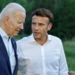 Makron: Amerika rešava svoj problem, a naš pogoršava