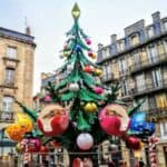 Čovek koji je uzvikivao "Alah Akbar" isekao gradsku božićnu jelku u Bordou