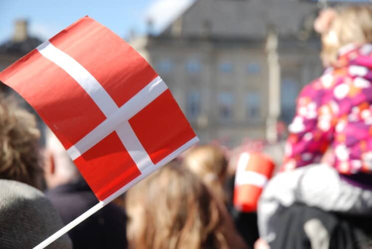  Danska ukida izolaciju nakon pozitivnog testa na COVID-19