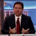 Guverner DeSantis najavljuje plan za istragu „pogrešnih radnji“ proizvođača vakcina protiv COVID-a