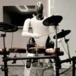 ŠAOMI robot kao pravi čovek! Svira bubnjeve kao pravi muzičar (VIDEO)