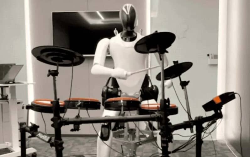  ŠAOMI robot kao pravi čovek! Svira bubnjeve kao pravi muzičar (VIDEO)