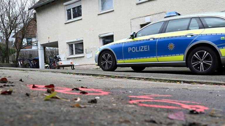  Nemačka: Muškarac napao devojčice nožem na putu do škole, jedna preminula