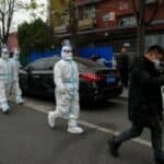 Kineski zdravstveni zvaničnik priznaje da bi 80-90% stanovništva moglo završiti sa COVID-om