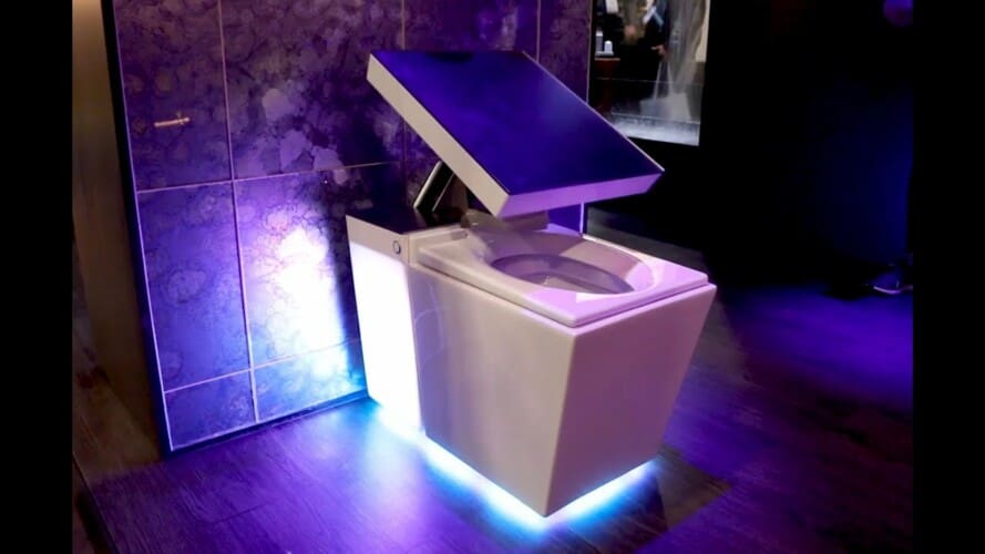 Moći ćete da s#rete ko lordovi! Pametni toalet koji svetli u mraku sa sve glasovnim asistenom