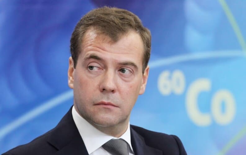  Medvedev: Što je zemlja beznačajnija i što je njen lider gluplji, to su ambicije veće