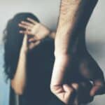 JEZIVO: Beograđanin tukao i davio svoju ženu pa posle sedeo na svojoj deci i mučio ih