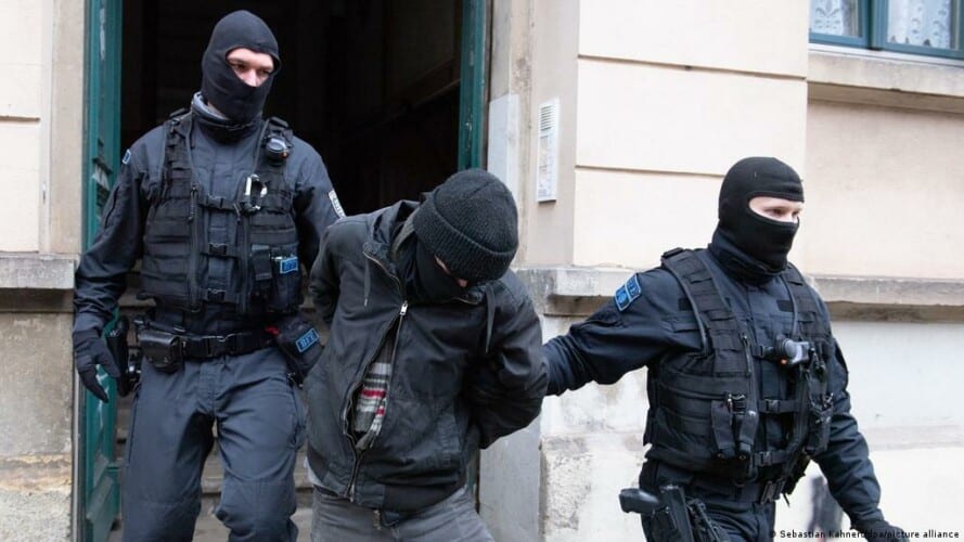 VELIKA RACIJA U NEMAČKOJ! Uhapšeno na desetine zbog navodnog planiranja državnog udara i "teorija zavere"