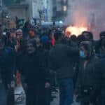 Neredi na ulicama Pariza: Leti kamenje i suzavac(VIDEO)