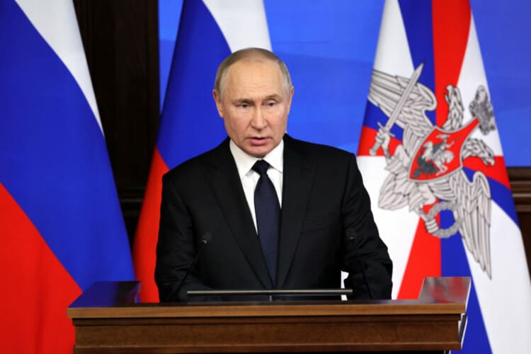  Stigao odgovor: Putin potpisao Ukaz o specijalnim merama na graničnu cenu za rusku naftu i naftne derivate