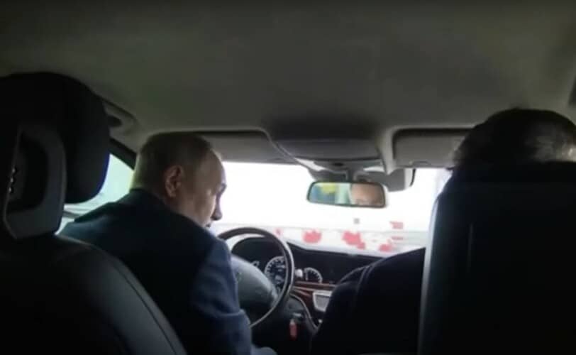  Vladimir Putin posetio Krimski most vozeći automobil