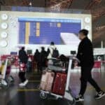 SAD će zahtevati negativne testove na COVID nakon što "izuzetno neodgovorna" Kina ponovo otvori granice