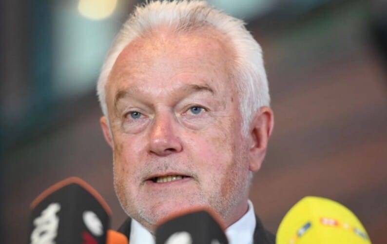  FEKTČEKERI gde ste?! Potpredsednik nemačkog Bundestaga pozvao na HITNE OBDUKCIJE preminulih nakon vakcinacije