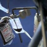 Neprofitna služba za davanje krvi počinje da povezuje nevakcinisane pacijente sa davaocima