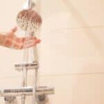 Šef nemačke države ograničio toplu vodu pod tušem na dva minuta zbog energetske krize