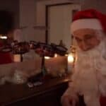 Pogledajte novogodišnji video iz Rusije u kojem Deda Mraz deci umesto gej roditelja donosi PRAVE (VIDEO)