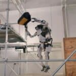 POGLEDAJTE: Zastrašujući humanoidni robot Boston Dajnemiksa uči nove trikove kako bi zamenio čoveka (VIDEO)