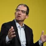 Direktor Moderne u Davosu revolitran količinom "dezinformacija" o vakcinama na internetu