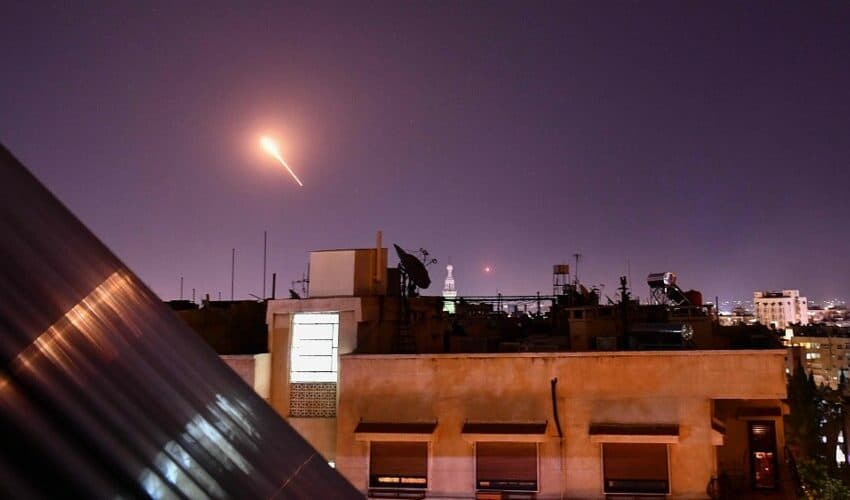  Netanjahu ozbiljno želi rat! IZRAEL raketirao međunarodni aerodrom u Damasku