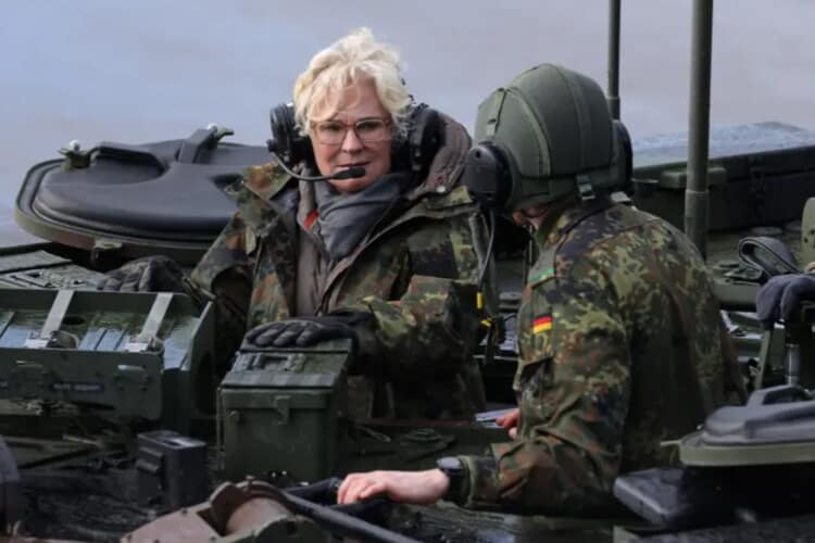  BILD: Nemačka ministarka odbrane Kristin Lambreht podnosi OSTAVKU