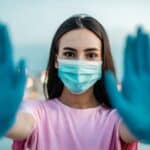 NEKI LJUDI PROSTO VOLE KONTROLU! Ultra levičarska organizacija poziva na neograničenu obavezu nošenja maski