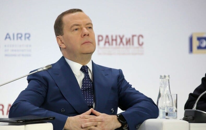  Ukrajina ne poštuje primirje, oglasio se Medvedev