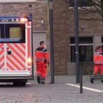 Nemačka: Učenik sa „migracionim poreklom“ uhapšen jer je izbo nastavnicu na smrt