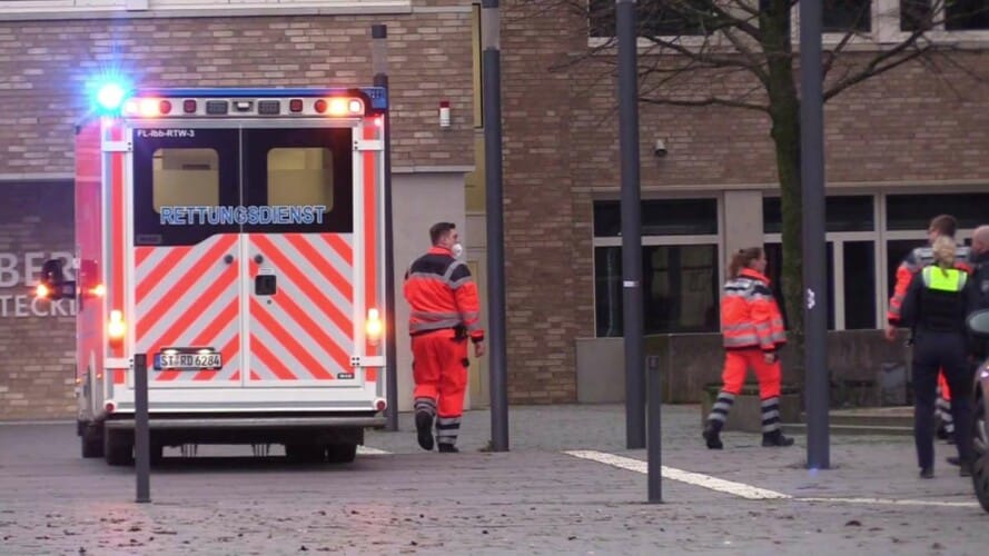 Nemačka: Učenik sa „migracionim poreklom“ uhapšen jer je izbo nastavnicu na smrt