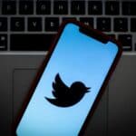 Provaljeni! Nepostojeći nalozi lažnih doktora na Tviteru širili COVID propagandu