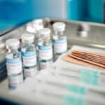 Mediji u Srbiji: "4 i 5 doza vakcine spašavaju vas od hospitalizacije" - U Norveškoj ne mogu da prebroje mrtve a svi vakcinisani