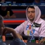 POGLEDAJTE! Pokeraš na takmičenju pred kamerama otkriva suparnicima da ima NUSPOJAVE od vakcine (VIDEO)