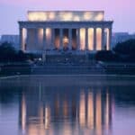 Veliki ANTIRATNI skup u Vašingtonu! Traži se raspuštanje NATO-a, ukidanje CIA i kraj finansiranja Kijeva