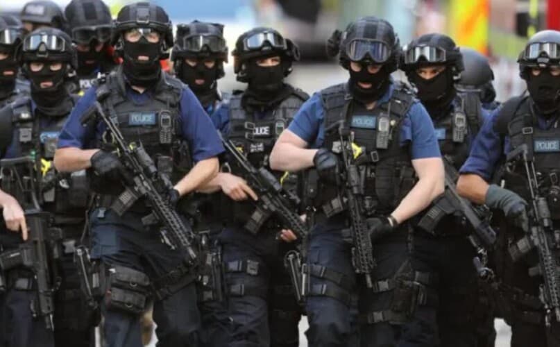  Britanski političari zahtevaju od policije da doda “antivaksere” na listu terorista