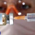 Britanska vlada: Stotine hiljada smrtnih slučajeva povezanih sa vakcinama protiv COVID-a