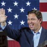 Anketa pokazuje da DeSantis ima veće šanse da vodi republikance na sledećim izborima od Trampa
