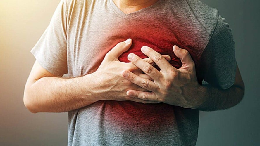 NAUČNICI upozoravaju da "nošenje maski" uzrokuje "nagli porast" srčanih udara