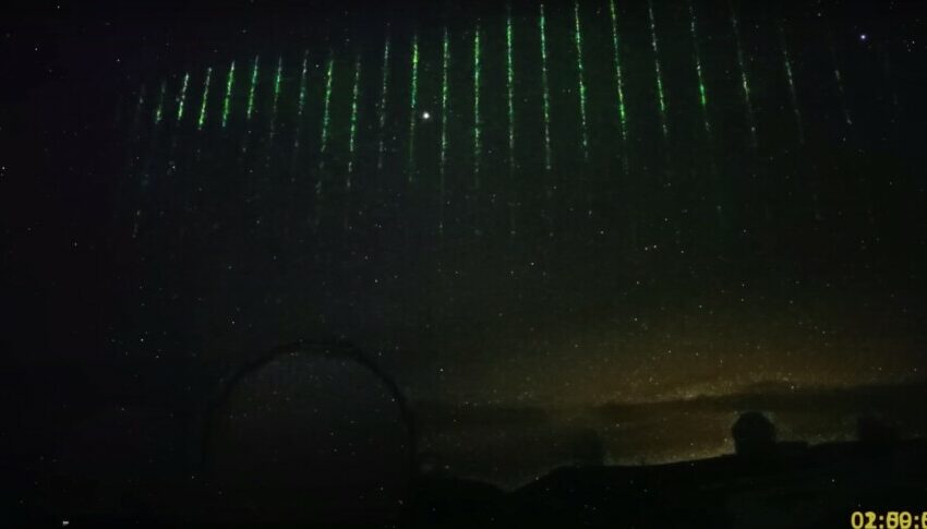  POGLEDAJTE! Kinezi prekrili nebo iznad Havaja zelenim laserima- Niko ne zna šta ovo znači (VIDEO)