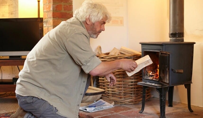 Veliki reset! BRITANCE koji se greju na drva čeka kazna od 300 funti, MOGUĆ I ZATVOR