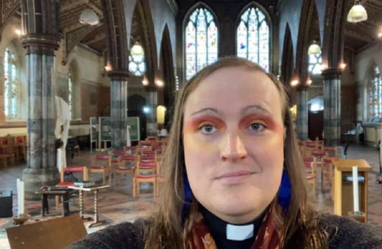 Engleska crkva se sprema da uvede RODNO NEUTRALNOG Boga