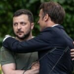 Makron ispalio svog novog dečka Zelenskog: Nemoguća isporuka aviona