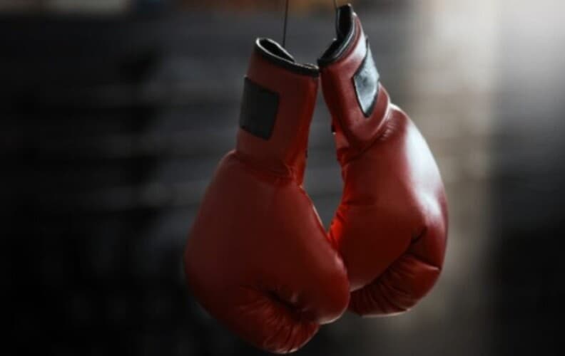  Vakciniši se, budi odgovoran!? Britanski šampion u boksu (19) iznenada umro