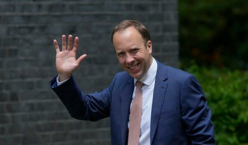  Whatsapp poruke razotkrile bivšeg ministra zdravlja Velike Britanije koji je planirao da zastražuje javnost sa koronom: “Kada puštamo sledeći soj?”